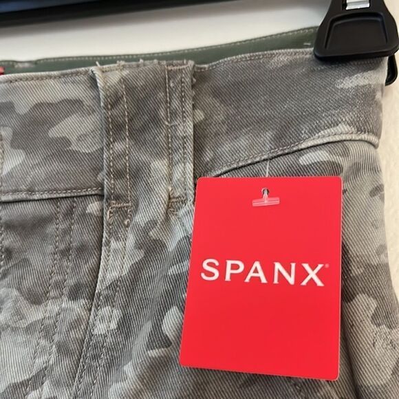 SPANX Stretch Twill Ankle Cargo Pant Leggings in Gray Camouflage Size XS NWT - Picture 4 of 5